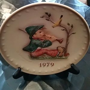 Set of Two ***M.J. HUMMEL*** Plates